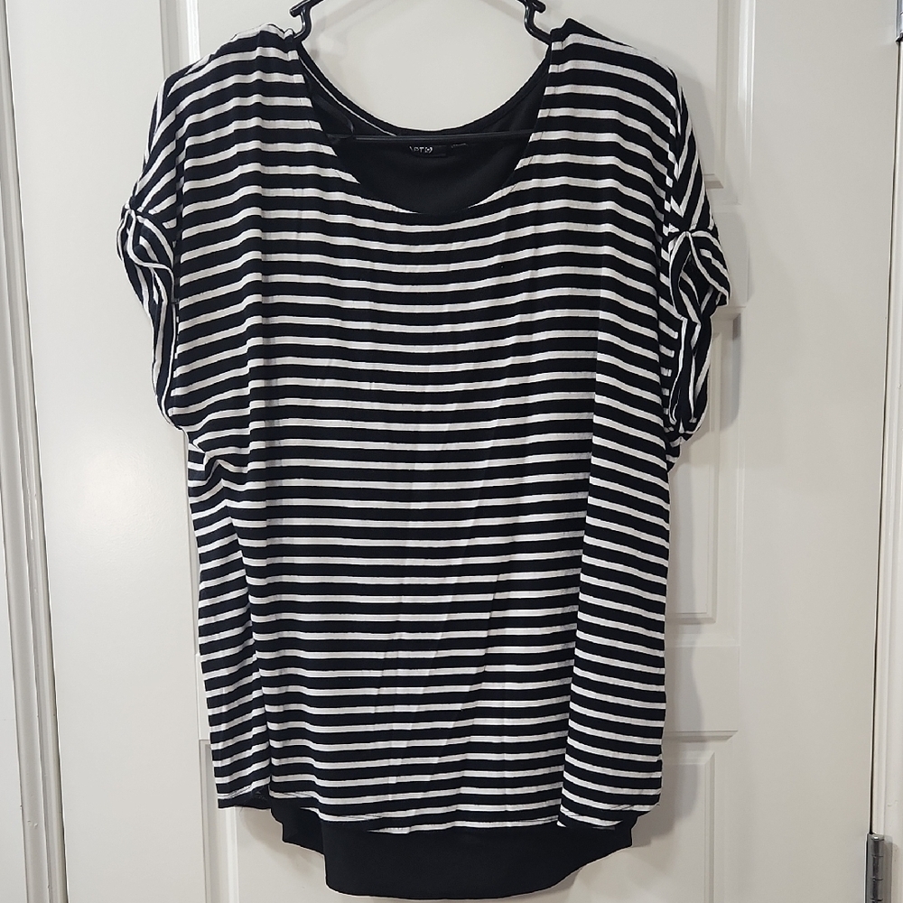 Apt. 9 Black and White Striped Short Sleeve Top
